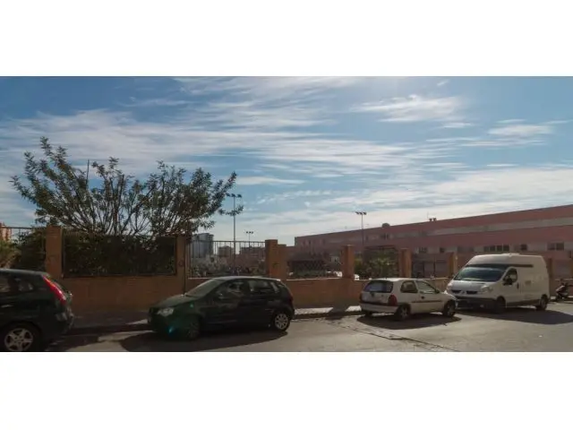 Local Comercial en Parque del Generalife a Reformar