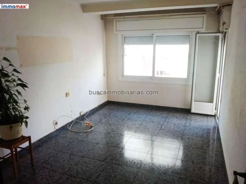 Piso en venta en Cornellà Gavarra 3 habitaciones patio balcón