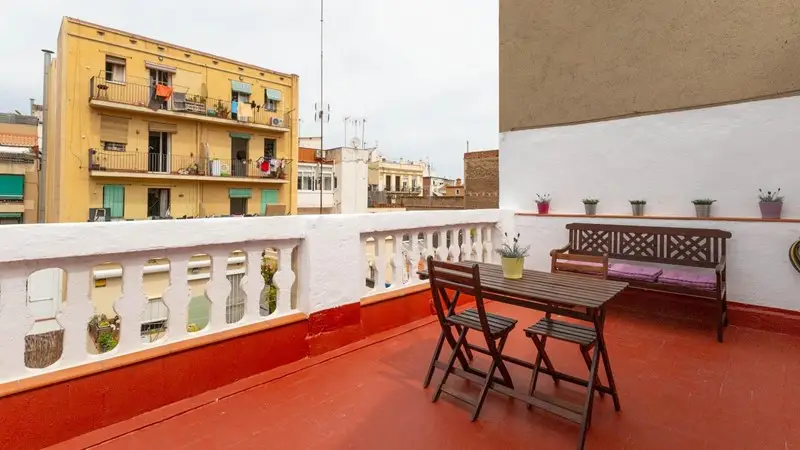Atico Reformado con Terraza en Poble Sec Barcelona