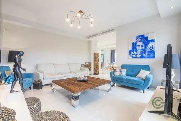 Villa de Lujo en Arenales del Sol con Piscina y Jacuzzi