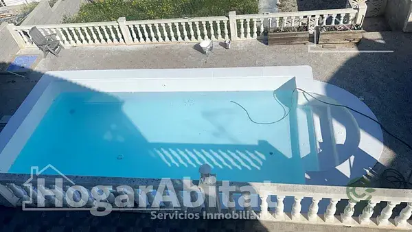 Chalet Reformado con Piscina en Torrent