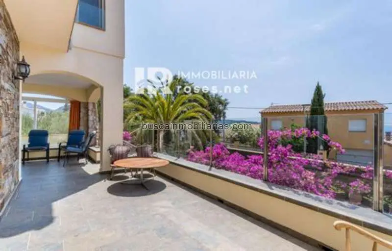 Villa en venta en Roses 5 habitaciones 4 banos
