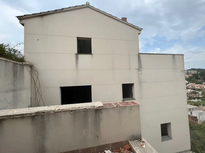 Adosados en Segur de Calafell Obra Parada