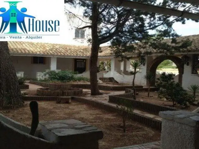 Finca Rústica De Labor Con Edificaciones Y Buena Accesibilidad