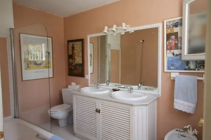 8 Bed Villa for sale