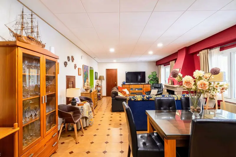 Chalet en Venta en Bétera Valencia 5 Dormitorios 2 Baños