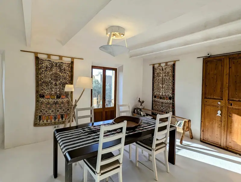 Casa en Es Llombards Planta Baja para Reformar y Planta Superior Renovada