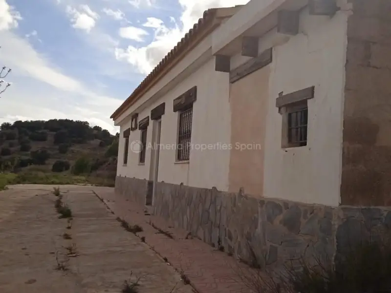 Cortijo con 20 Hectareas Almendros Velez Rubio