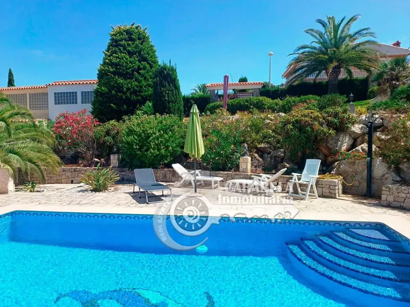 Chalet en Peñiscola con Vistas al Mar y Piscina Privada