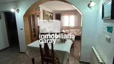Chalet en venta Medina de Pomar: 2 plantas, garaje, jardín, adaptado minusválidos
