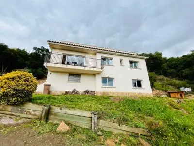 Chalet en Venta en Costa Brava con Vistas Panorámicas