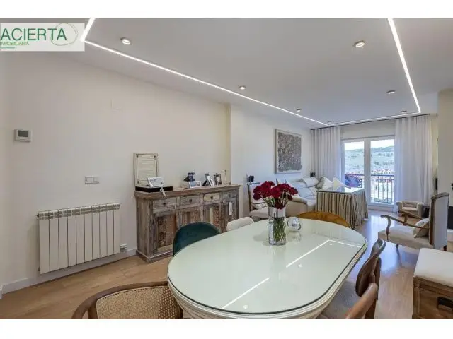 Piso en venta El Serrallo 3 habitaciones 2 baños piscina garaje trastero