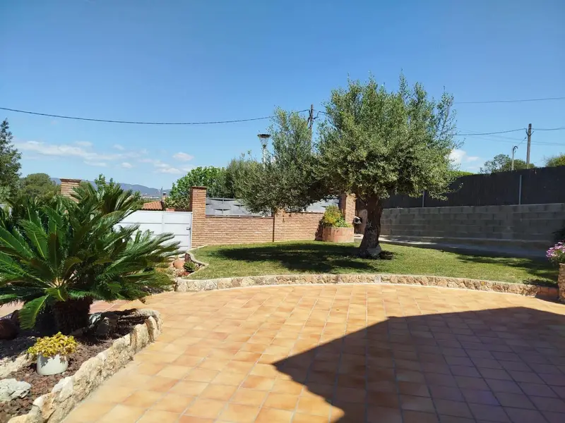 Chalet en venta en Calafell Tarragona 4 dormitorios 2 banos piscina garaje