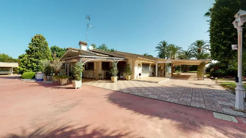 Venta Chalet con terraza en Elche