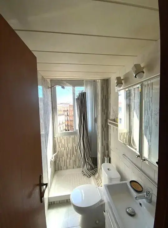 Apartamento en alquiler Barcelona 2 dormitorios 1 ba
̃o