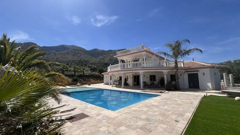 Casa Rural 3 Dormitorios Sierra de las Nieves Piscina