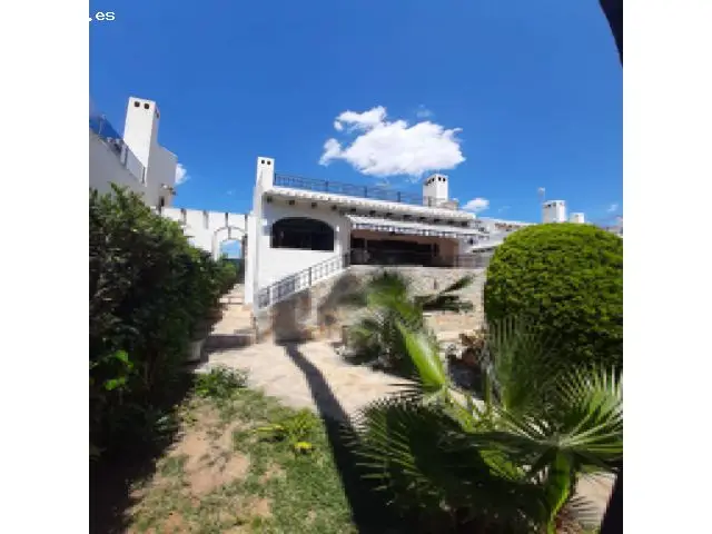 Chalet en Orihuela Costa con 4 dormitorios y 3 baños