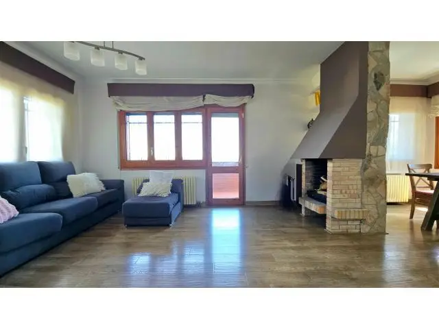 Chalet en Can Parellada Masquefa con Piscina y Autosuficiencia Energetica