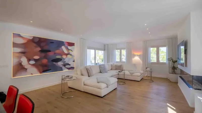 Chalet en Venta en Santa Ponsa Mallorca Villa Moderna con Piscina