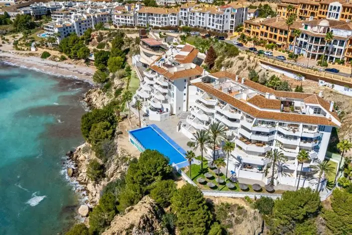 Atico Duplex en Venta con Vistas al Mar y Acceso Directo a la Playa