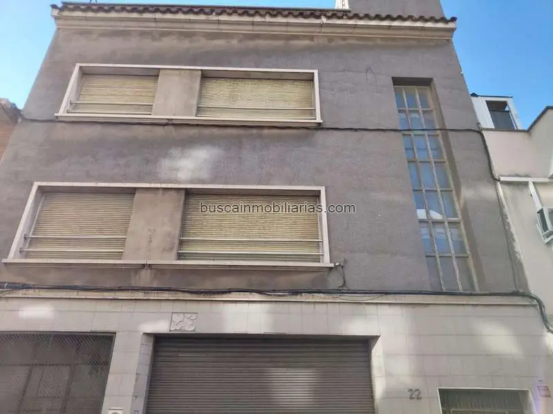 Edificio con 2 Viviendas y Nave en Montcada