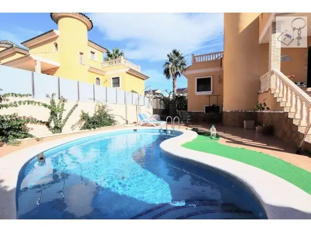 Chalet Independiente Villamartin Piscina Privada 3 Dormitorios