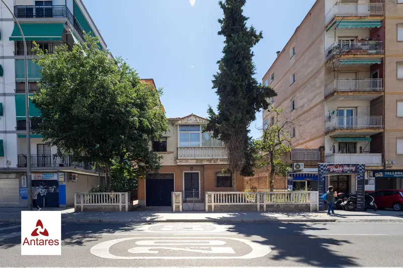 Chalet en Vergeles Granada 240m2 Jardin Garaje 6 Dormitorios