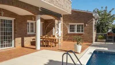 Casa en Alquiler Cubelles Moderna 4 Habitaciones Jardin Piscina