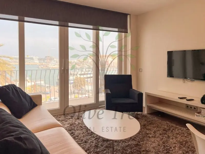 Apartamento en Alquiler en Ibiza Ciudad: Vistas al Mar y Lujo Moderno