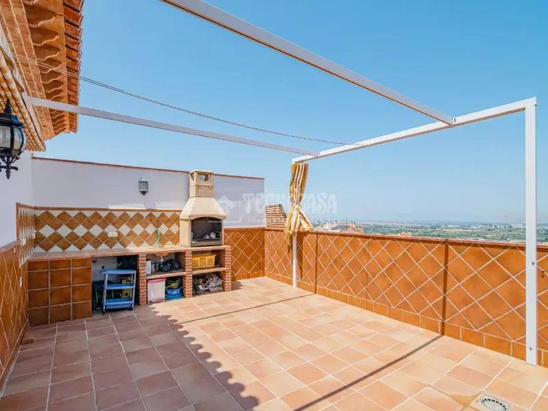 Atico en venta en Los Pinos 3 dormitorios 2 banos terraza 100m2