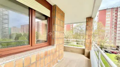 Piso en Venta El Alisal-Cazoña: 3 Habitaciones, 2 Baños, Garaje y Trastero