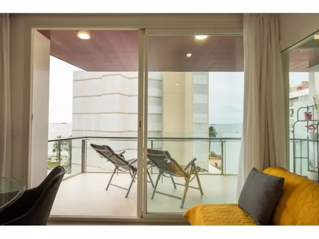 Vive El Sueño Mediterráneo: Elegante Apartamento De 2 Dormitorios Con Vistas Al Amanecer Y Al Atarde