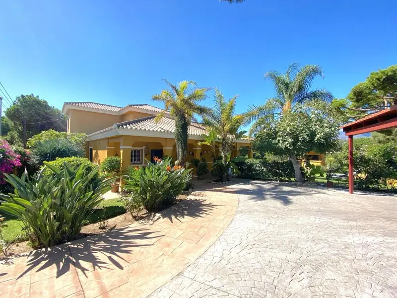 Casa Villa 5 Dormitorios El Rosario Marbella