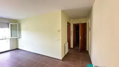 Piso en Venta Laredo: 2 Dormitorios, Aparcamiento Incluido