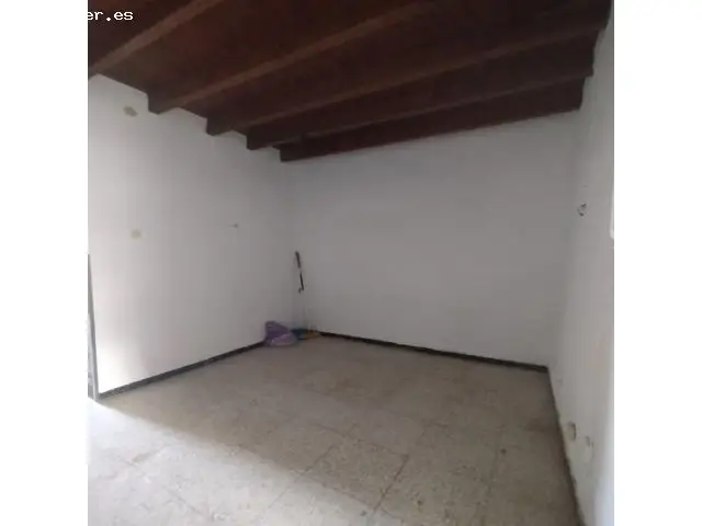 Casa en Gerena con dos plantas y patio ideal para familias o inversores