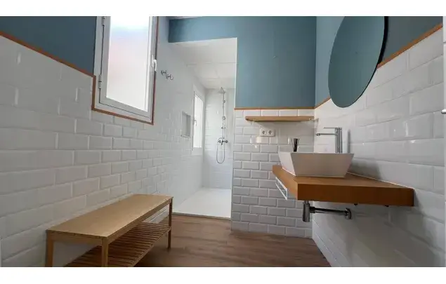 Rent 1 bedroom apartment of 130 m² in Alicante
