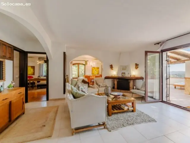 Exclusivo Chalet con Vistas Espectaculares al Mar y la Monta	
							ña