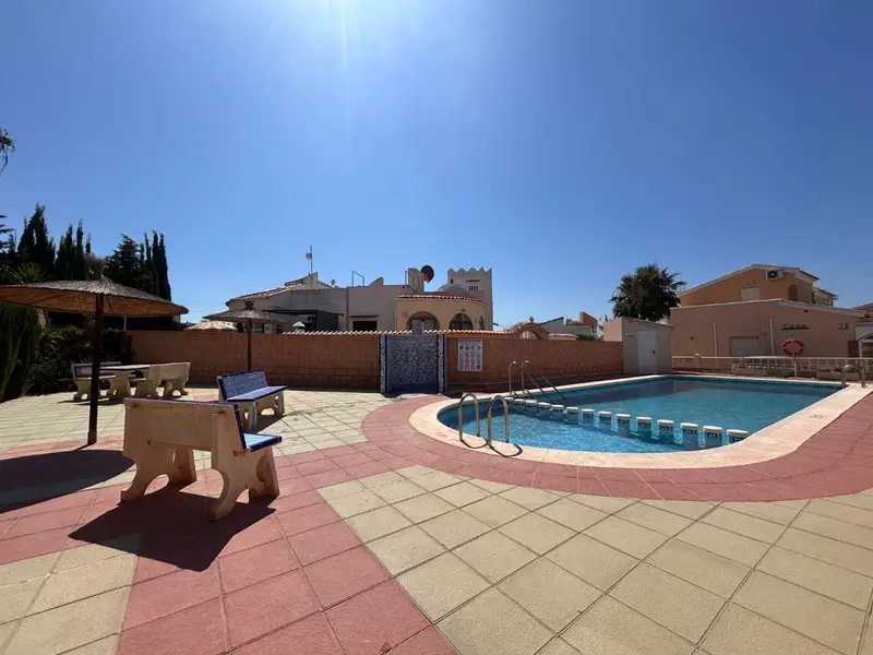 Villa en Orihuela Costa con Piscina - 2 Dormitorios