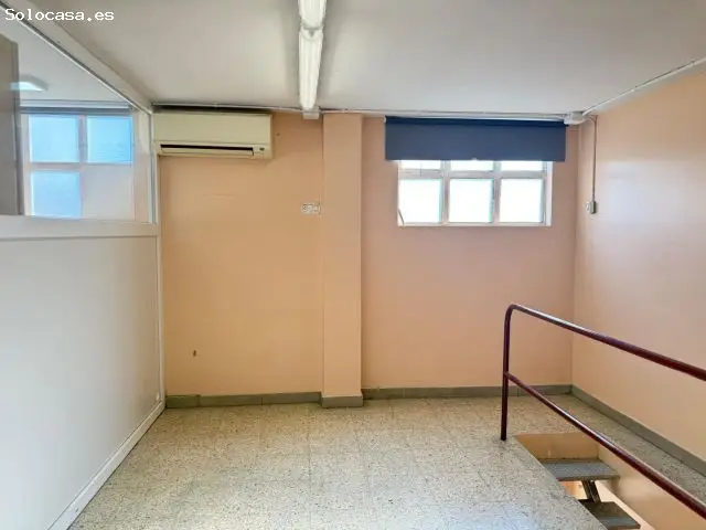 Local Comercial en Poblenou Manresa con Almacén y Acceso Vehicular