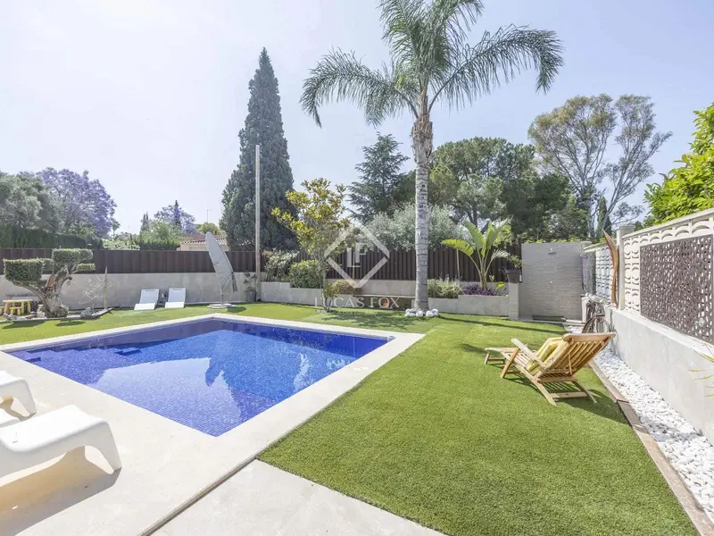 Chalet en Paterna Montecañada con Jardín Terrazas y Garaje