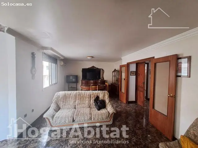 Casa con Garaje y Local Comercial en Castellón