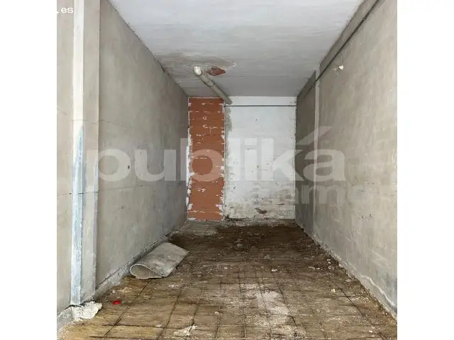 Venta de Local con Vado en Playa de Levante