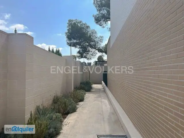 Alquiler Casa Amueblada L'Eliana Terraza Jardin Piscina 3 Habitaciones