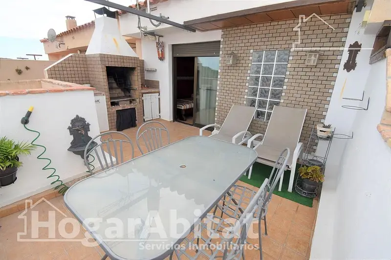 Adosado de Lujo en Borriol con Piscina Climatizada