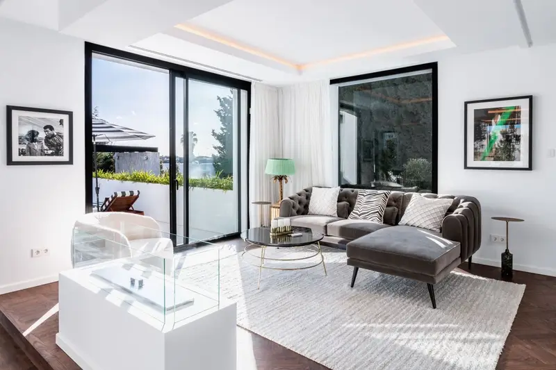 Villa en Venta Nueva Andalucía 5 Dormitorios Piscina Privada Vistas al Mar