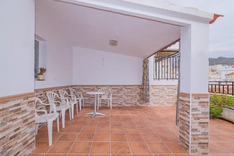 Apartamento Reformado en Orgiva con Amplia Terraza