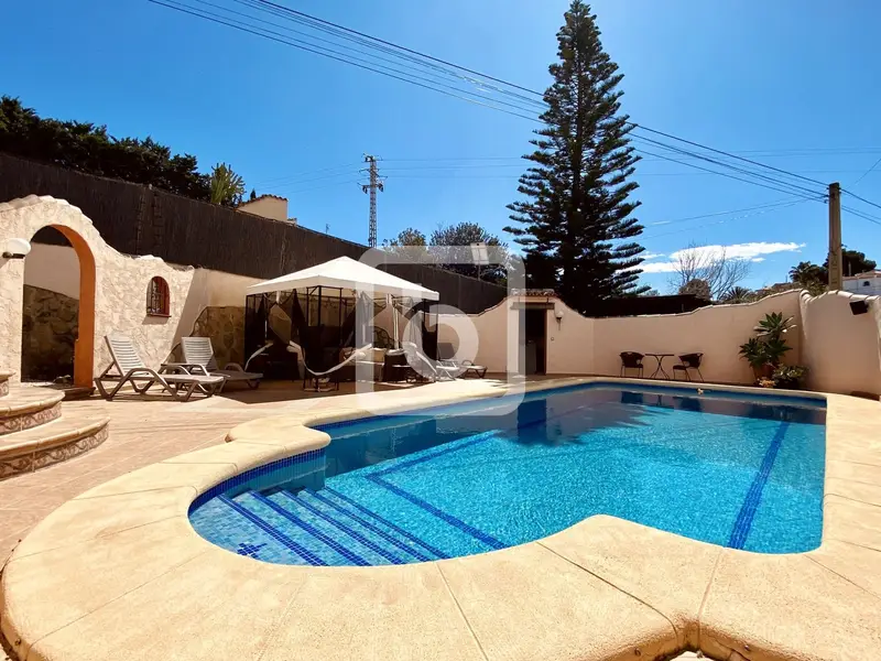 Chalet en Benissa con Piscina Privada Cerca de la Playa