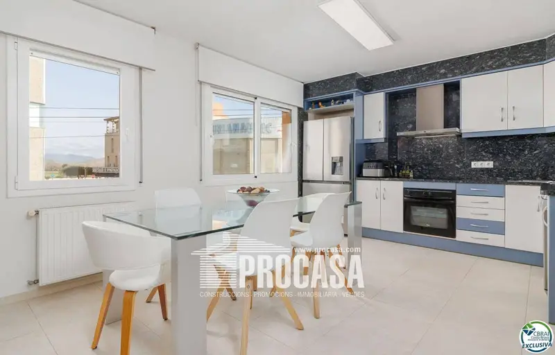 Casa en Empuriabrava con Piscina y Jardín - 4 Dormitorios