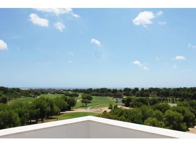 Apartamentos en Venta Pilar de la Horadada: Lujo y Golf