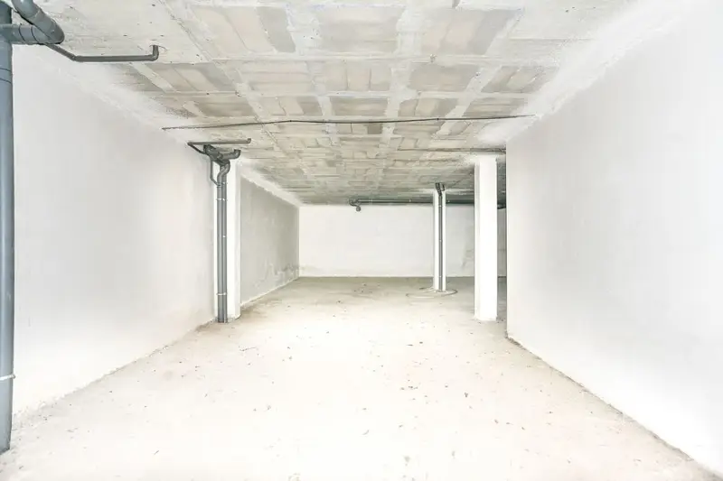 Garaje 330m2 Bisbal dEmporda Con Ascensor
